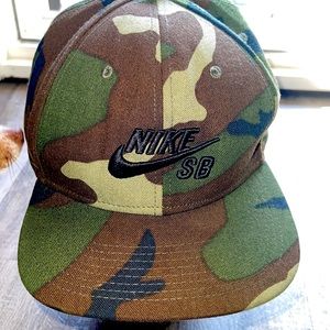 Nike SB CAMO fatigue snap back cap